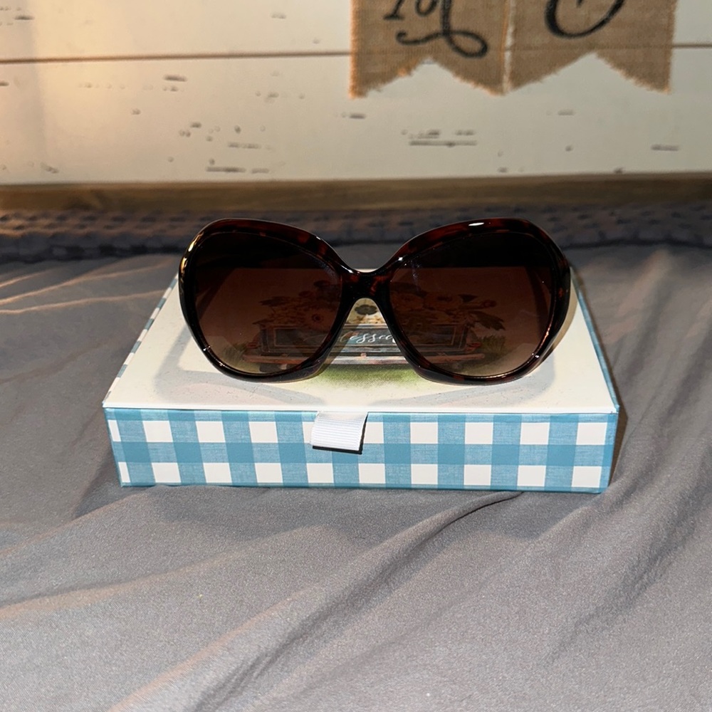 Jessica Simpson Oversized Glam Sunglasses - Tortoiseshell